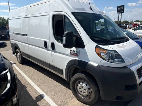 Used 2022 RAM ProMaster 2500 w/ Convenience Group FWD image 3