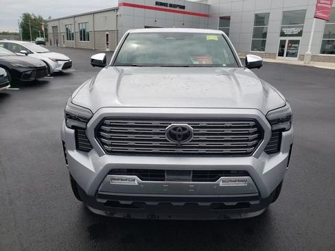 Used 2025 Toyota Tacoma Limited AWD/4WD image 2