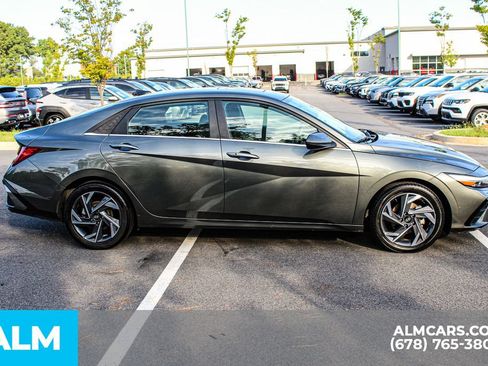 Used 2025 Hyundai Elantra SEL FWD image 8