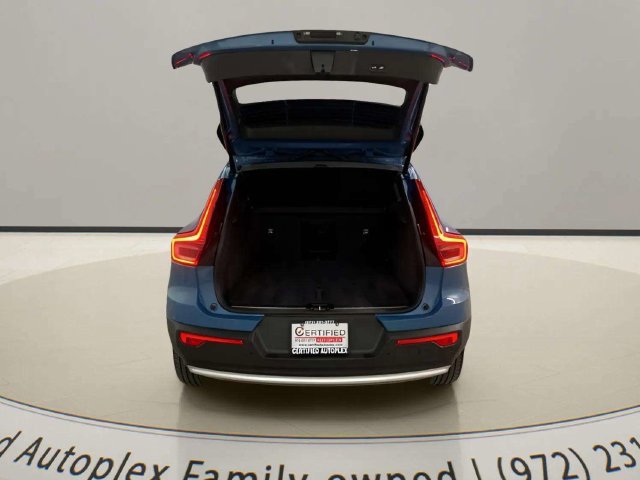 Used 2025 Volvo XC40 B5 Plus AWD/4WD image 9