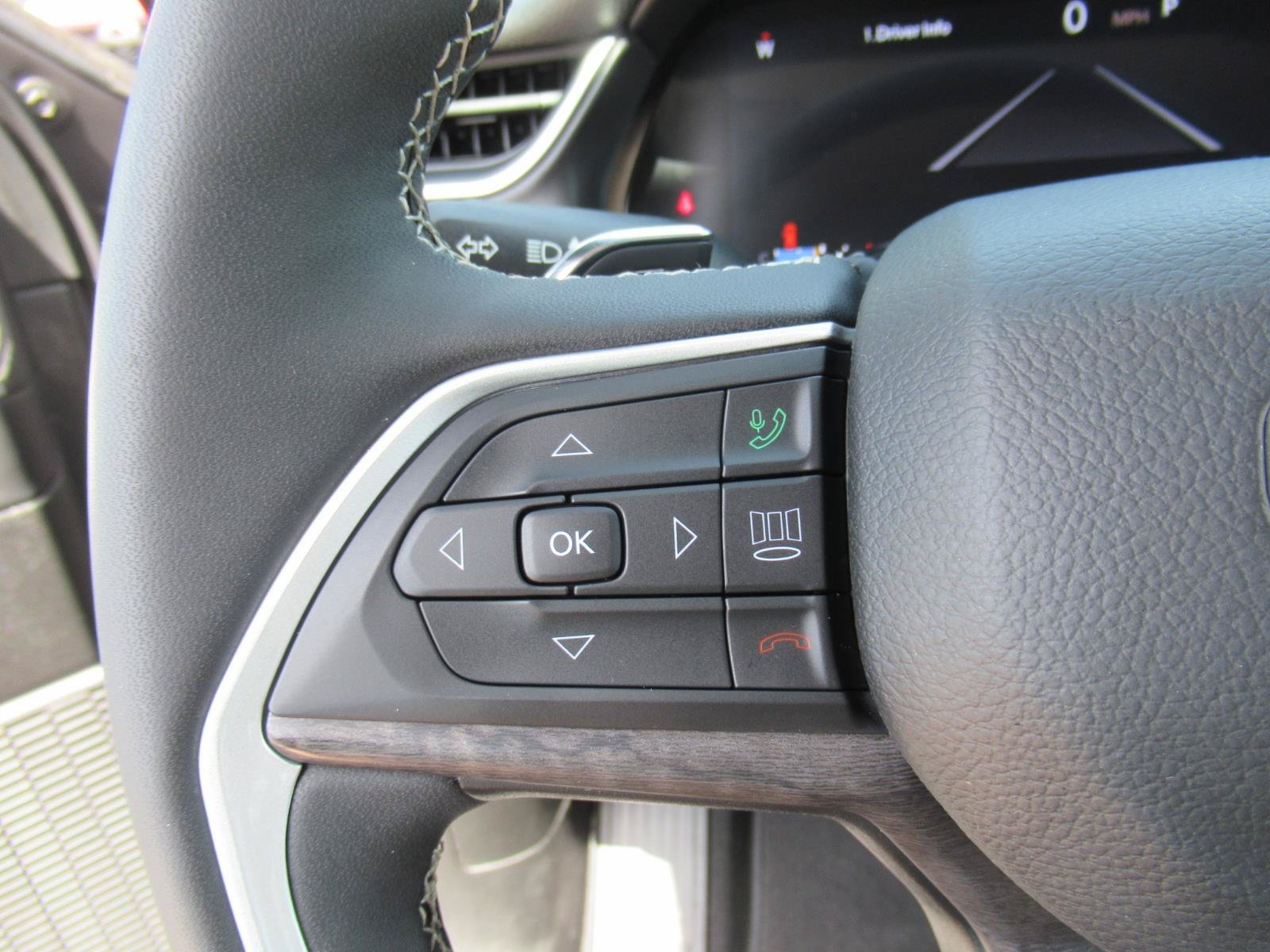 Used 2023 Jeep Grand Cherokee L Limited w/ Luxury Tech Group II RWD image 26