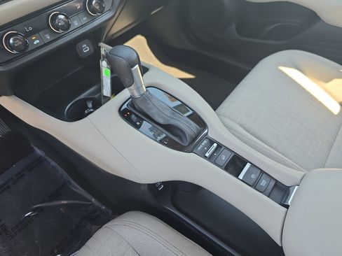 Certified 2024 Honda HR-V LX image 23