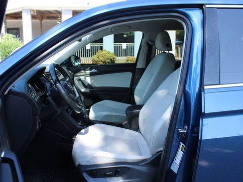 Used 2018 Volkswagen Tiguan SE FWD image 13