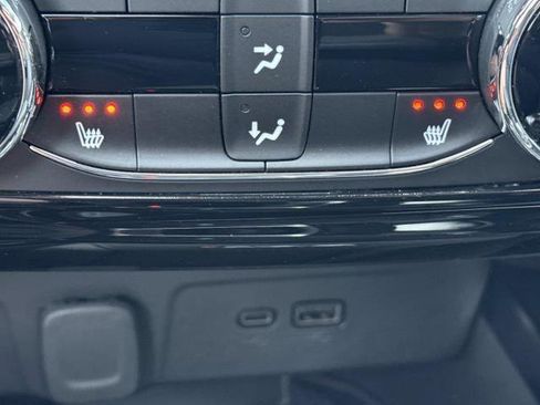 Used 2024 Chevrolet Trax ACTIV w/ Sunroof Package FWD image 17