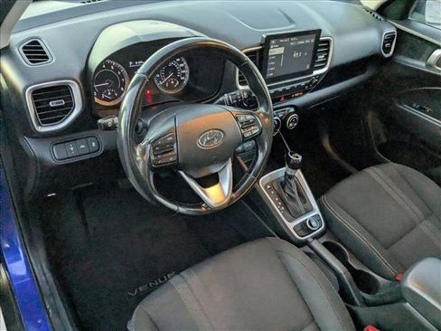 Used 2022 Hyundai Venue SEL w/ Cargo Package image 10