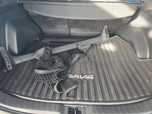 Used 2024 Toyota RAV4 XLE Premium image 31