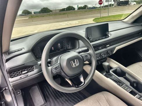 Used 2025 Honda Accord SE image 15