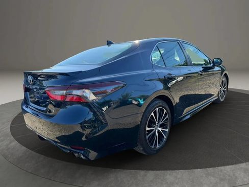 Used 2021 Toyota Camry SE FWD image 5