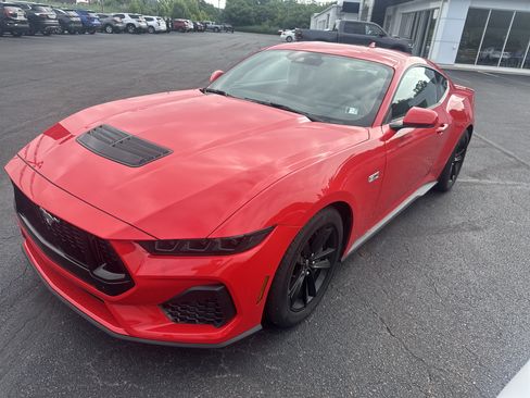 Used 2025 Ford Mustang GT RWD image 4