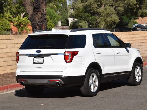 Used 2016 Ford Explorer XLT AWD/4WD image 15