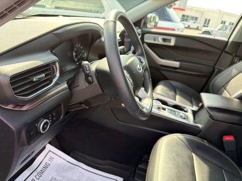 Used 2023 Ford Explorer Limited AWD/4WD image 39