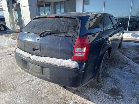 Used 2005 Dodge Magnum SE image 3