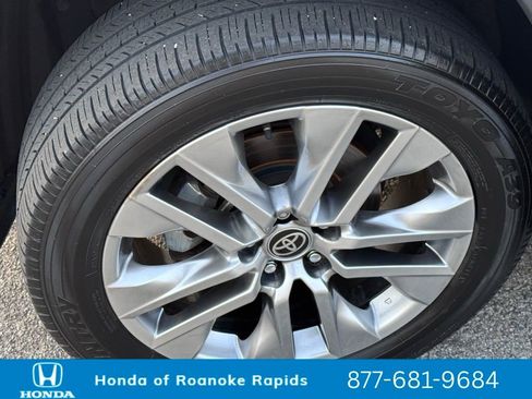 Used 2023 Toyota RAV4 XLE Premium image 37