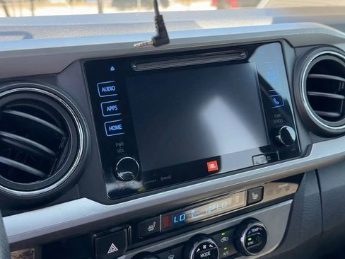 Used 2016 Toyota Tacoma Limited w/ Towing Package image 29