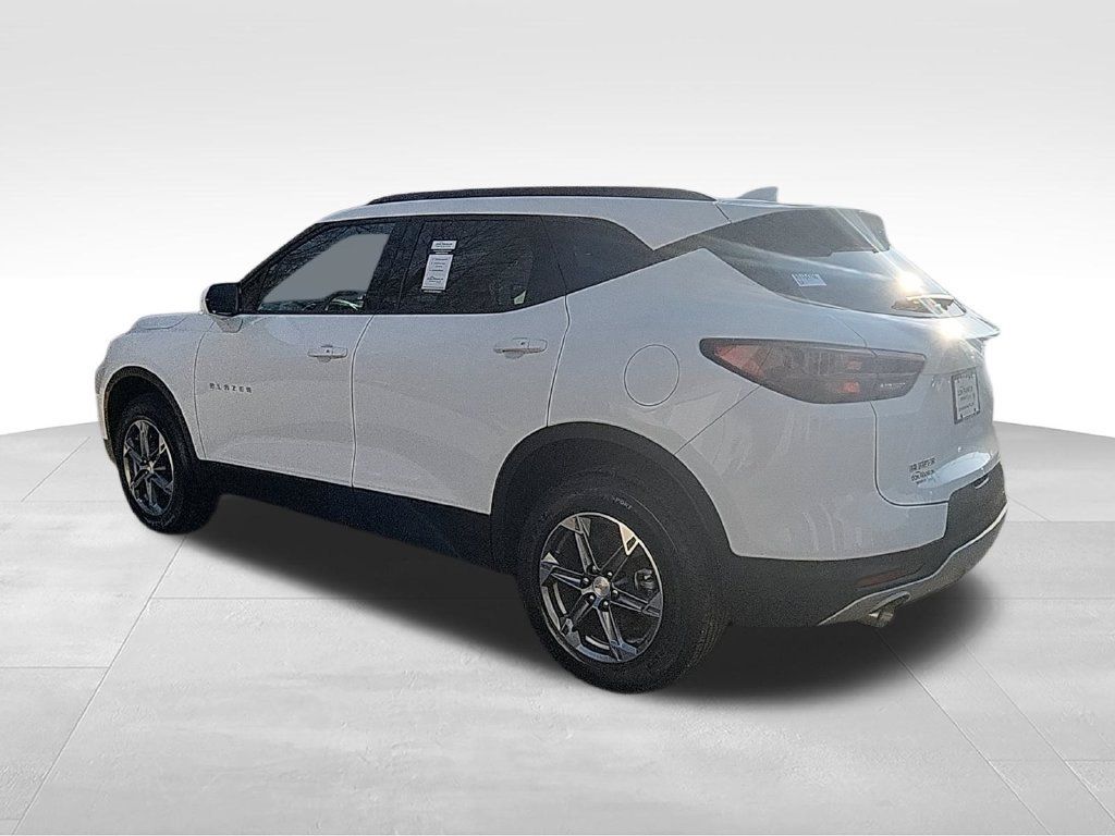 Used 2024 Chevrolet Blazer LT w/ Convenience Package FWD image 6