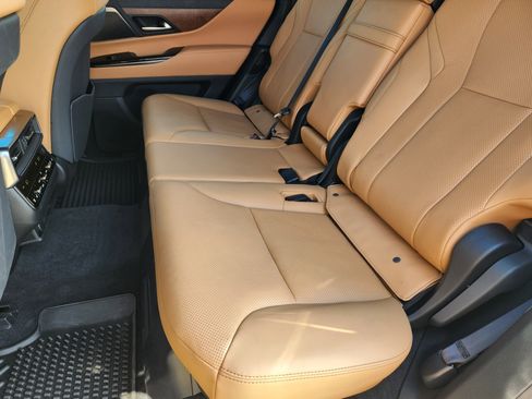 Used 2025 Lexus LX 600 4WD w/ Luxury Package image 37