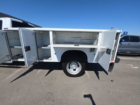 Used 2022 RAM 5500 Tradesman w/ Chrome Appearance Group AWD/4WD image 23