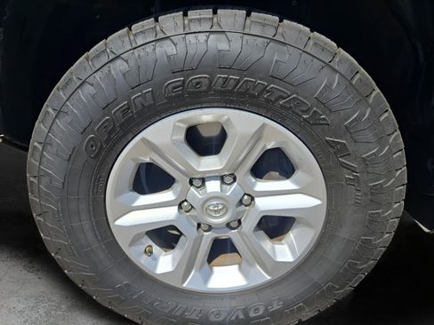 Used 2018 Toyota 4Runner SR5 Premium AWD/4WD image 29