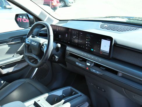 Used 2024 Kia EV9 Light Long Range RWD image 56