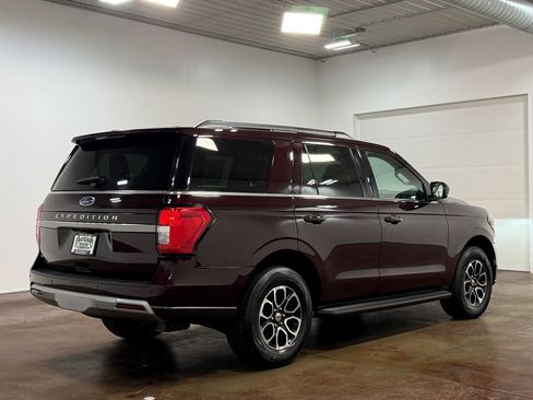 Used 2024 Ford Expedition XLT image 4