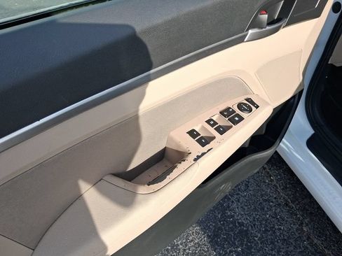 Used 2020 Hyundai Elantra SEL FWD image 13