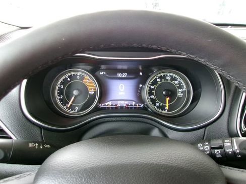 Used 2022 Jeep Cherokee Limited image 8