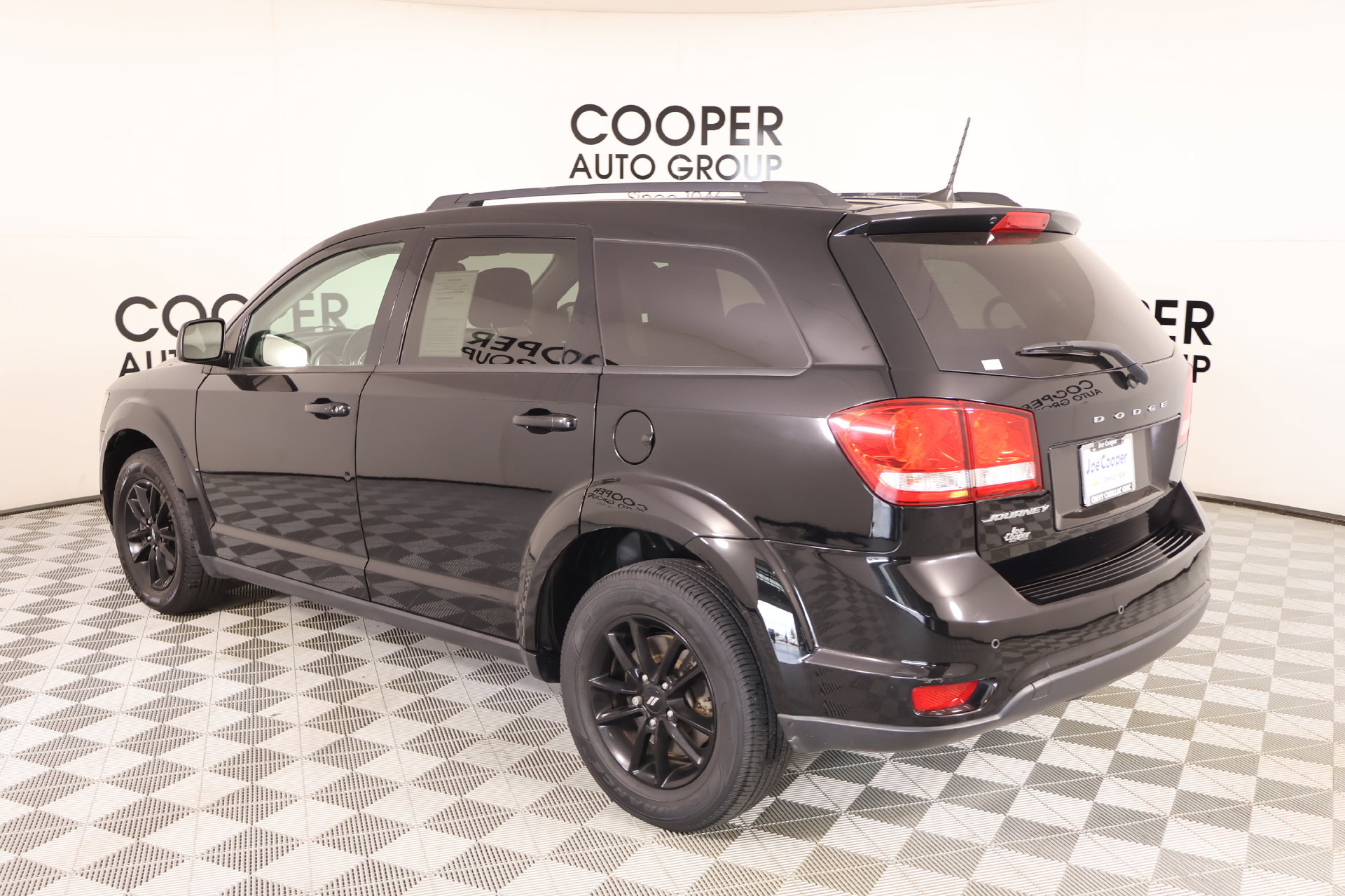 Used 2019 Dodge Journey SE FWD image 21