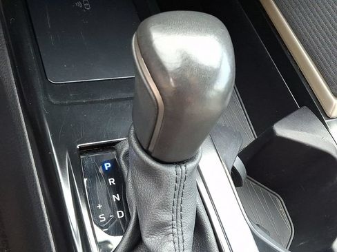 Used 2025 Toyota Camry Hybrid AWD/4WD image 15
