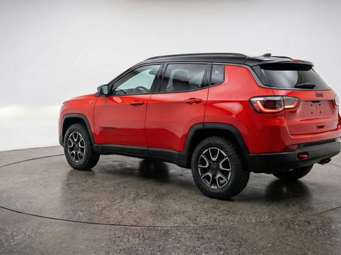 Used 2025 Jeep Compass Trailhawk AWD/4WD image 6