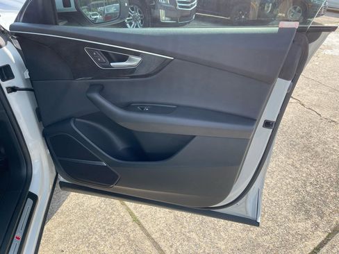Used 2019 Audi Q8 Premium Plus AWD/4WD image 18