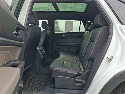 Used 2023 Volkswagen Atlas Cross Sport SEL R-Line image 10