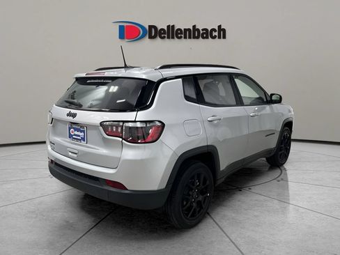 Used 2025 Jeep Compass Latitude w/ Altitude Special Edition AWD/4WD image 5