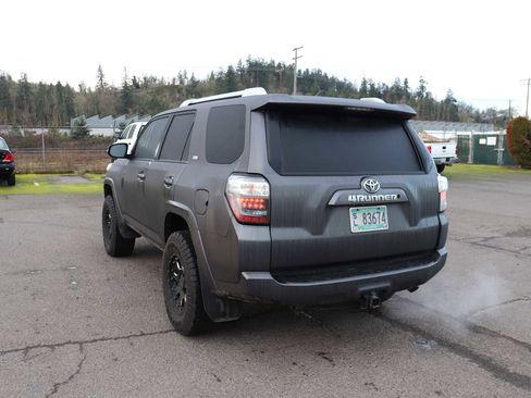 Used 2017 Toyota 4Runner SR5 Premium image 7
