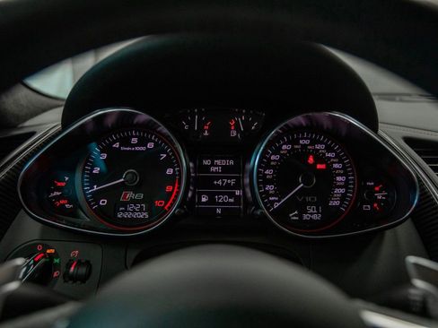 Used 2015 Audi R8 V10 plus w/ Full Leather Package image 26