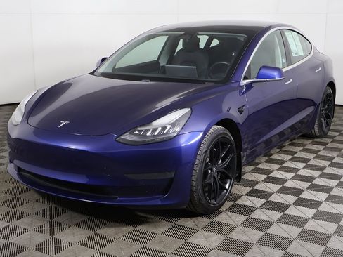Used 2020 Tesla Model 3 Standard Range image 9