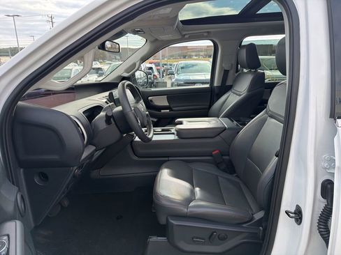 Certified 2025 Ford Expedition Active image 9