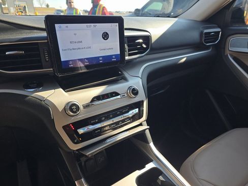 Used 2023 Ford Explorer XLT w/ Equipment Group 202A image 4