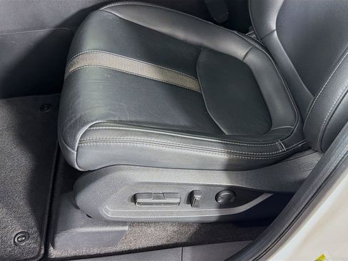 Used 2024 Honda Pilot Touring image 15