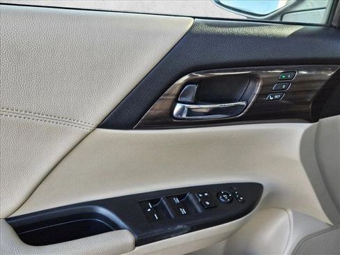 Used 2017 Honda Accord EX-L image 8