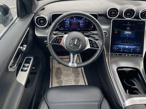 Used 2024 Mercedes-Benz GLC 300 image 13