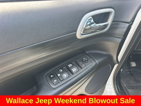 Used 2021 Jeep Grand Cherokee Laredo X AWD/4WD image 22