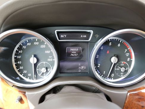 Used 2014 Mercedes-Benz GL 550 4MATIC image 30
