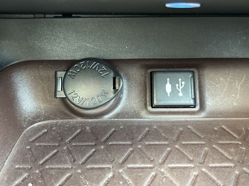 Used 2019 Toyota RAV4 Limited AWD/4WD image 32