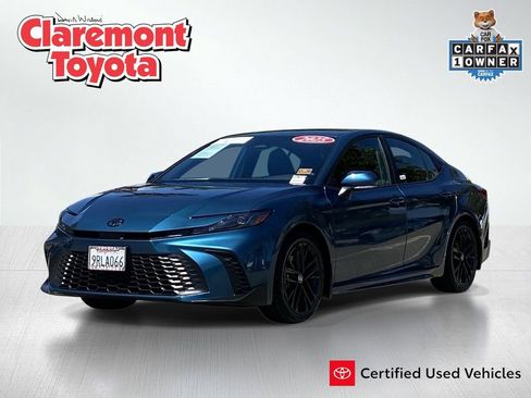 Certified 2025 Toyota Camry SE image 1