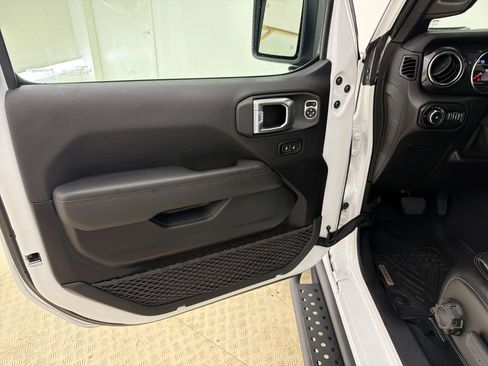 Used 2021 Jeep Wrangler Unlimited Rubicon w/ Trailer Tow Package image 21