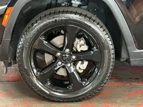 Used 2023 Jeep Grand Cherokee Altitude AWD/4WD image 33