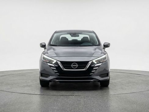 Used 2025 Nissan Versa SV image 2