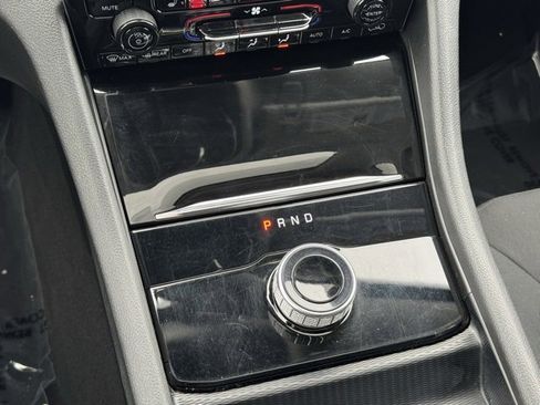 Used 2023 Jeep Grand Cherokee Laredo image 16