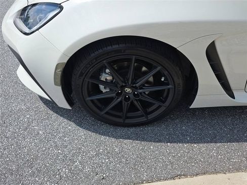 Used 2023 Toyota GR86 Premium RWD image 11