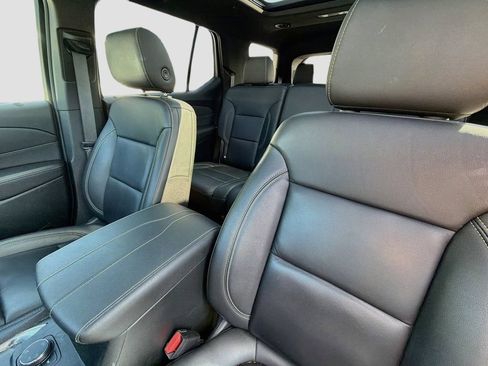Used 2023 Chevrolet Traverse LT w/ LT Premium Package AWD/4WD image 12